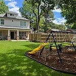 Bold Uptown Retreat - Hot Tub - 6 Beds Holiday home Charlotte