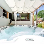 Pool Oasis With Hot Tub, Pickleball Court And Games Near Uptown