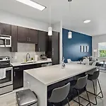 Stylish, 5 Min To Dt, Parking, Gym , Wd, Sleeps 6