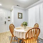 3 Mi To Bojangles Coliseum Townhome With Patio!