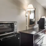 Quality Airport-near Uptown Hotel 2*