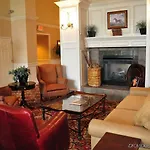 Hotel Homewood By Hilton Airport