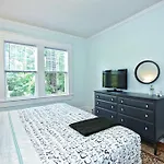 Bright And Spacious 2Br Near Uptown