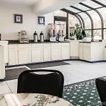 Hotel Quality Airport-near Uptown 2*
