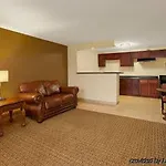 Hotel Baymont By Wyndham Charlotte-airport Coliseum 2*