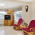 Super 8 By Wyndham Downtown Area 2*