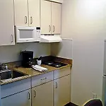Studio 6 Airport