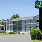 Quality Airport-near Uptown 2*