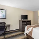 Hotel Quality Airport-near Uptown 2*