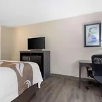 Quality Airport-near Uptown Hotel 2*