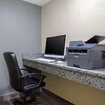 Quality Airport-near Uptown 2*