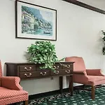 Quality Airport-near Uptown 2*