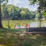 Holiday home Boho By The Water! 1750sqft - Fishing & Sleeps 10! Charlotte