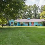 Boho By The Water! 1750Sqft - Fishing & Sleeps 10!