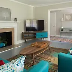 Boho By The Water! 1750sqft - Fishing & Sleeps 10! Holiday home *
