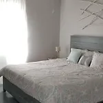 Holiday home Boho By The Water! 1750sqft - Fishing & Sleeps 10!