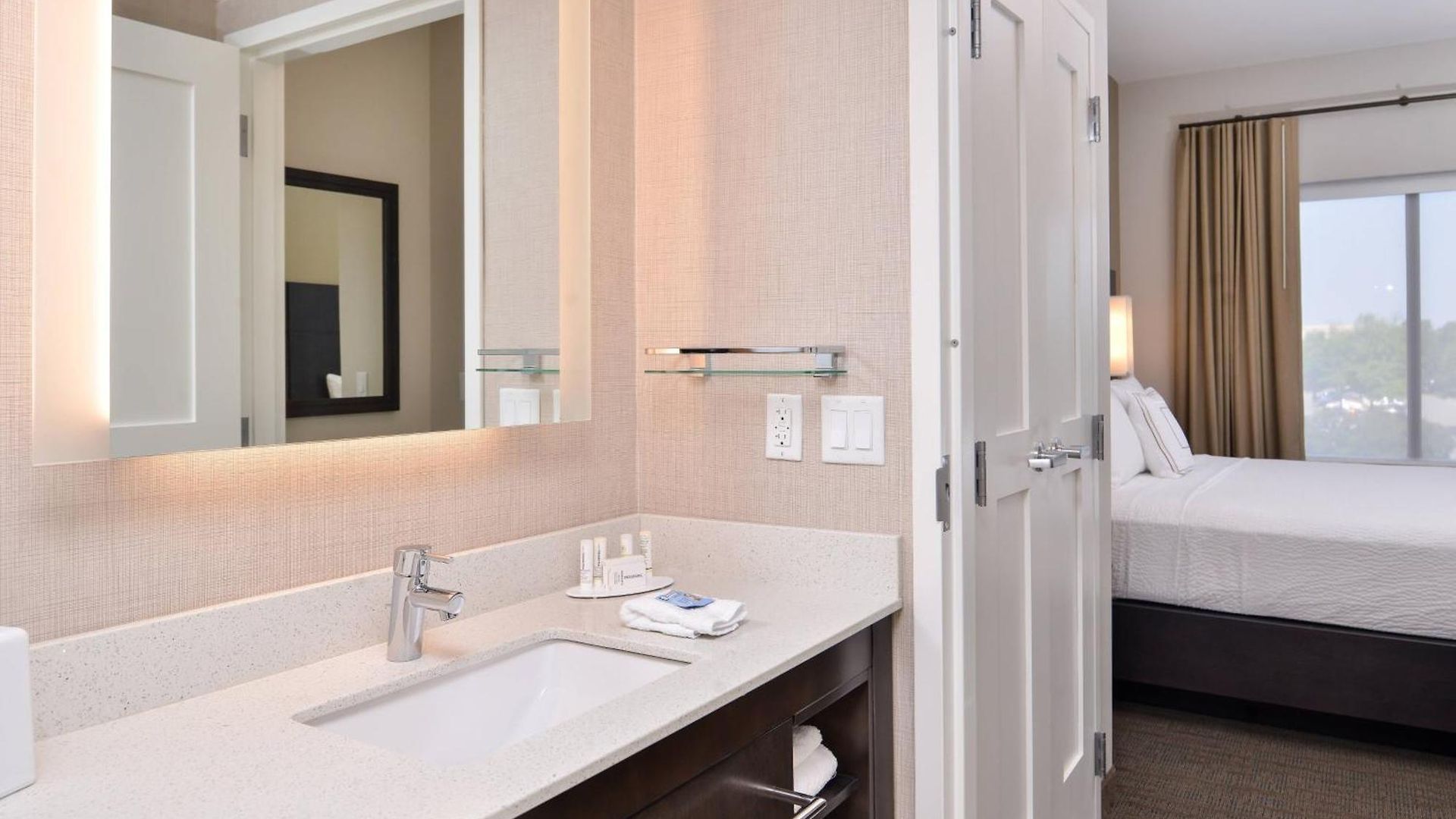 Hotel By Marriott Northlake Charlotte