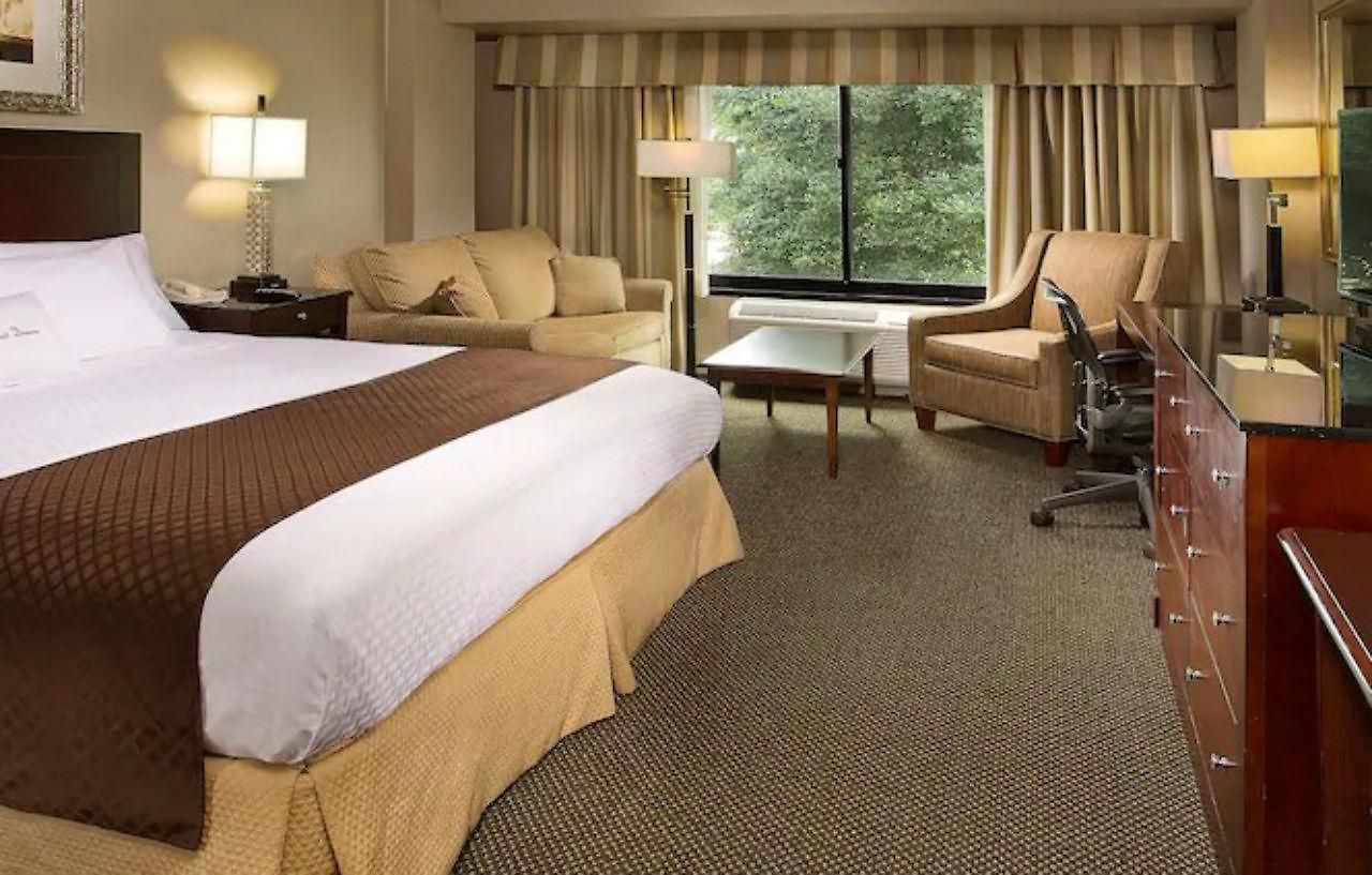 Doubletree By Hilton Airport Hotel