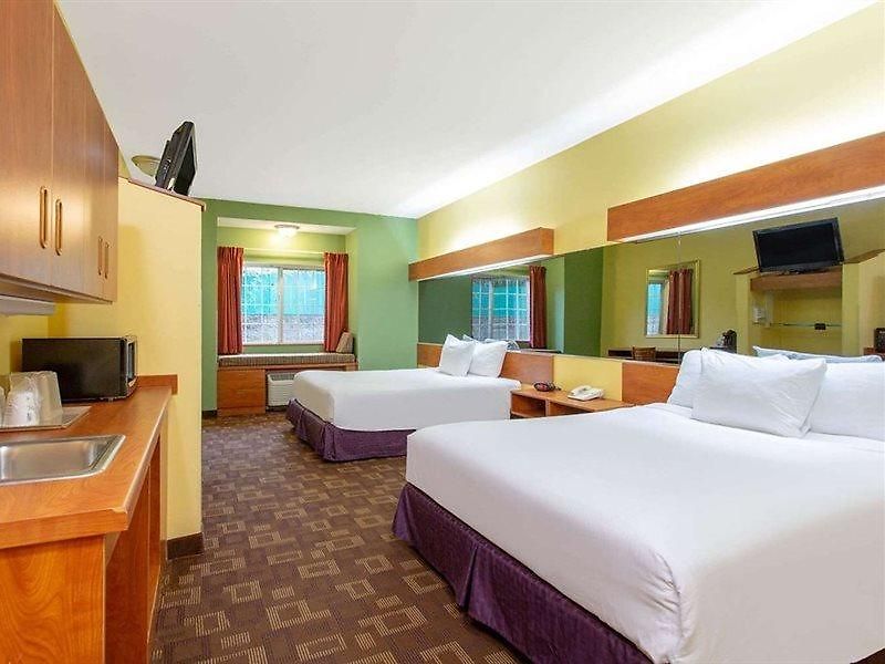 Hotel Microtel & By Wyndham Charlotte/northlake 2*