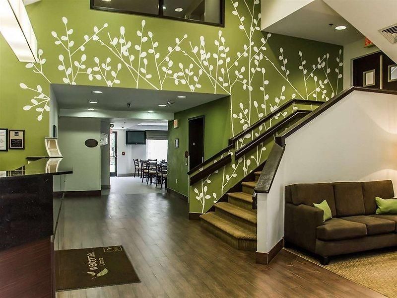 Hotel Sleep Airport - Billy Graham Parkway 3*