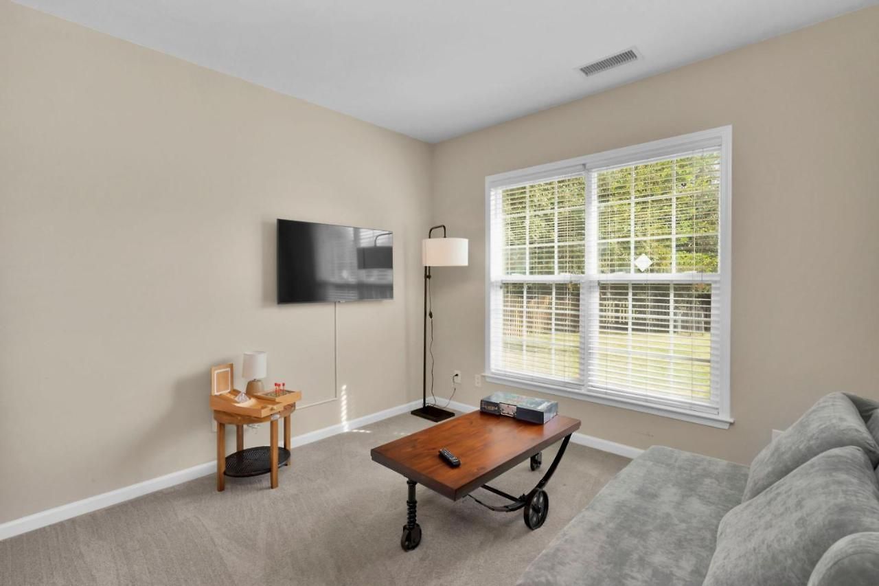 Spectacular 5br-family With Pool & Amenities Holiday home Charlotte
