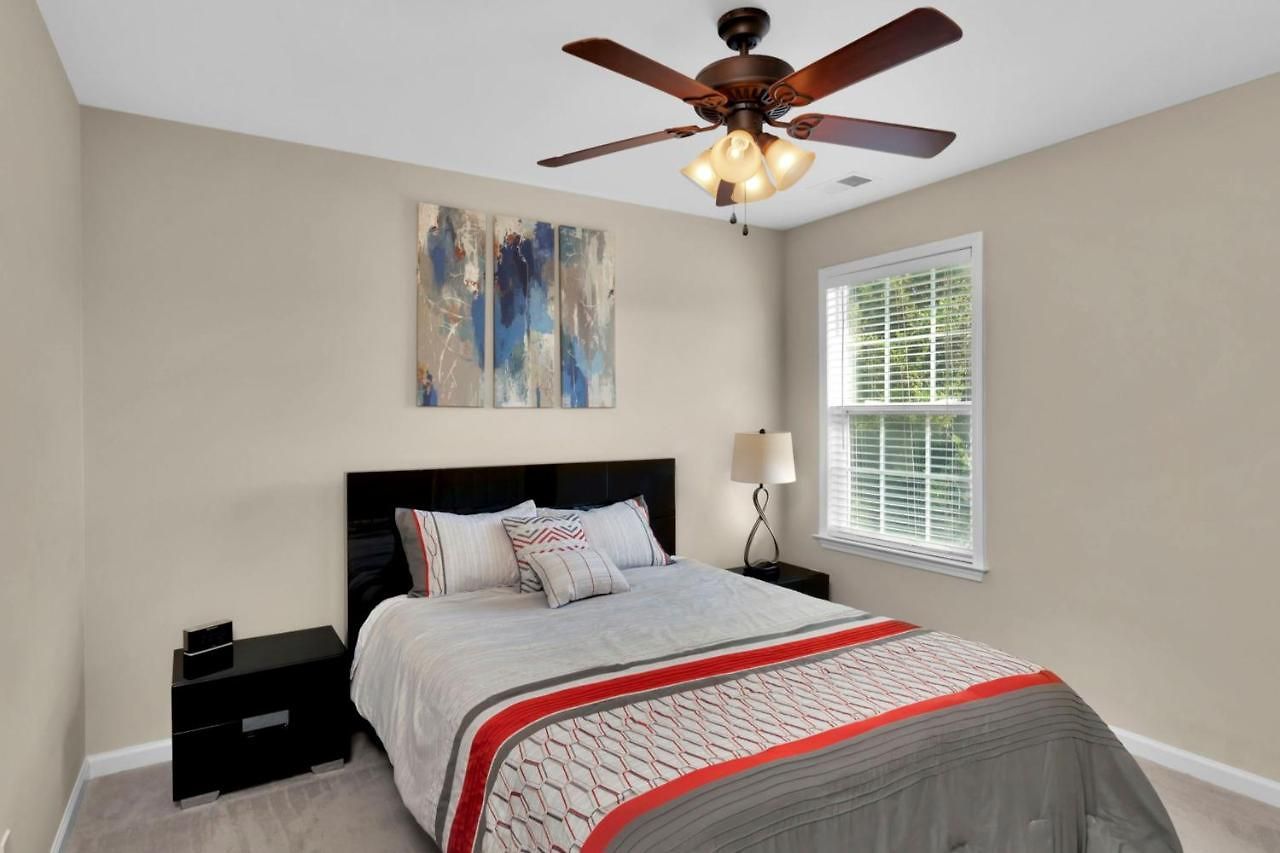 Spectacular 5br-family With Pool & Amenities Holiday home Charlotte