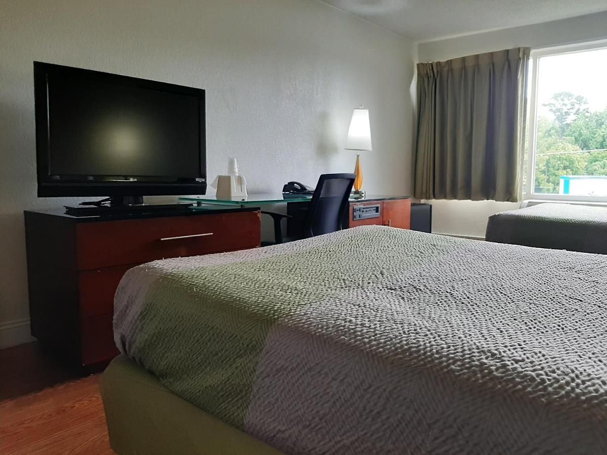 Econo Airport Near Billy Graham Parkway Hotel 2*