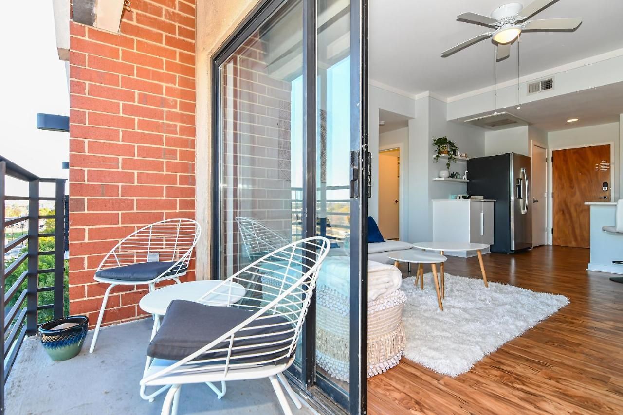 {cloud 9} Luxury 2 Bedroom In Uptown