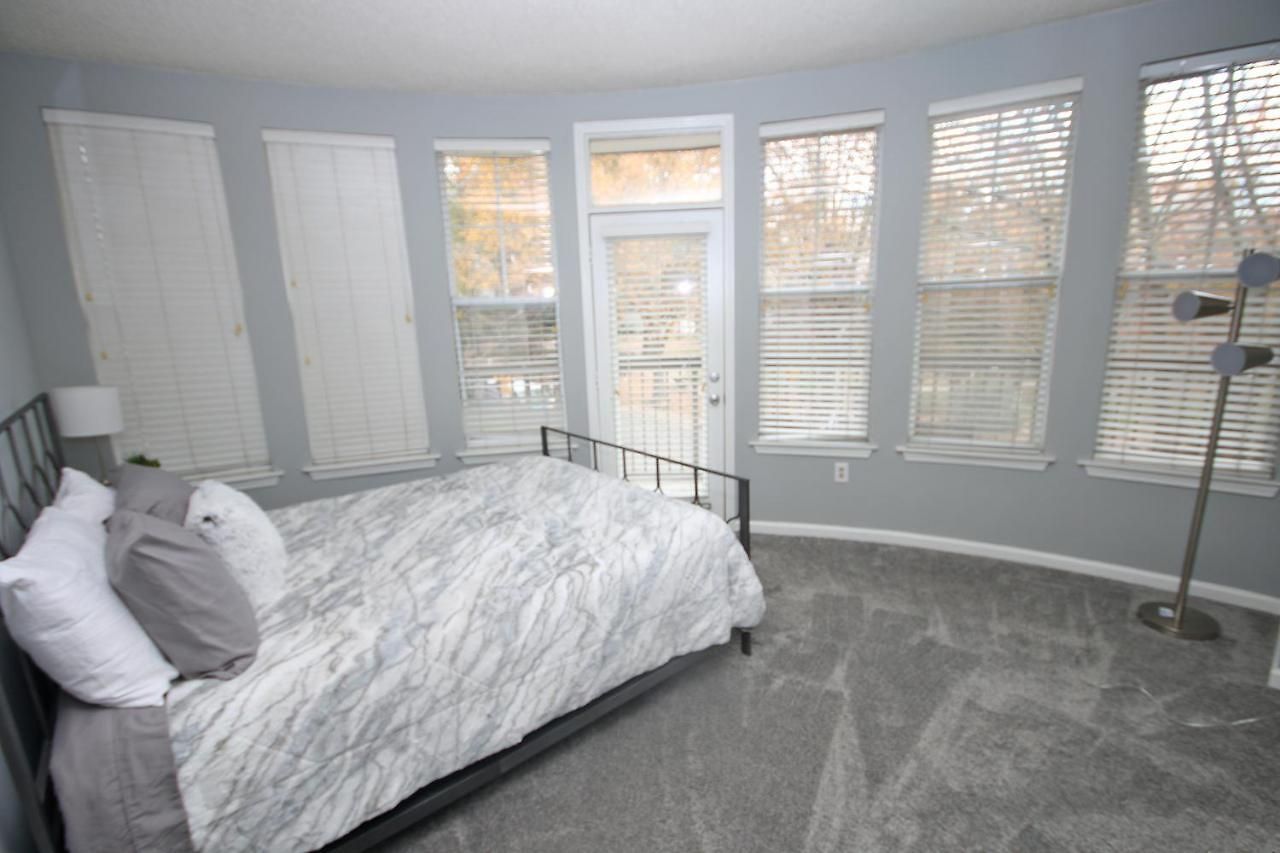 2br Uptown Park View With Free Parking Charlotte