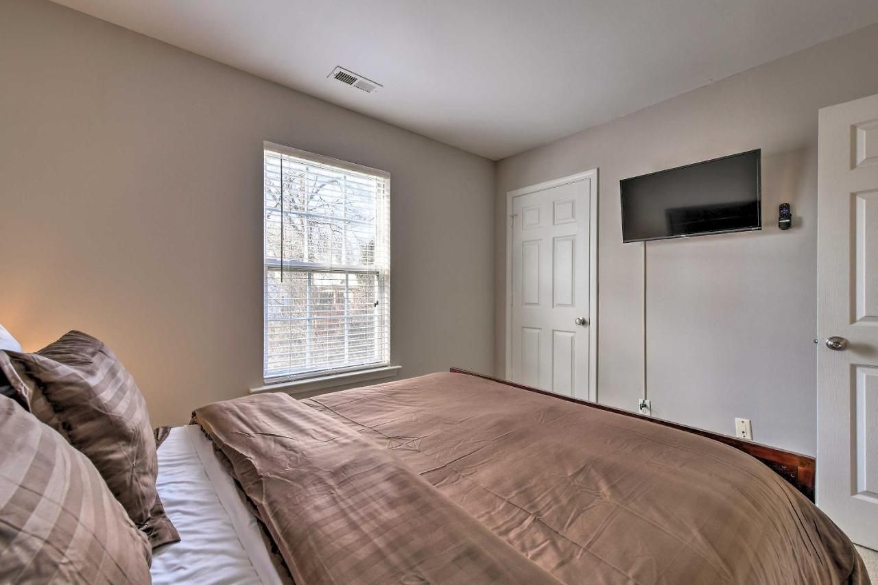 Holiday home Near Uncc! Family Retreat W/ Deck *