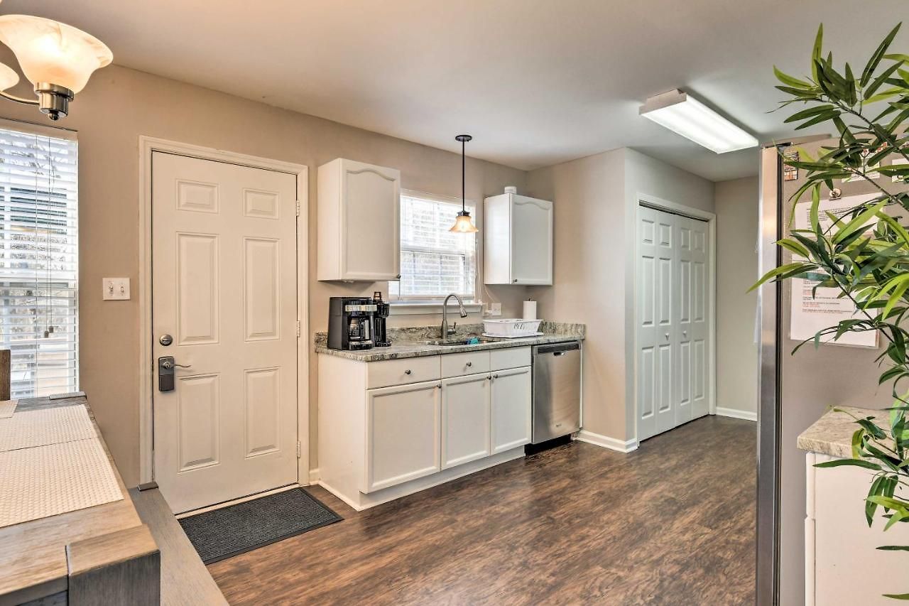 Near Uncc! Family Retreat W/ Deck Holiday home Charlotte