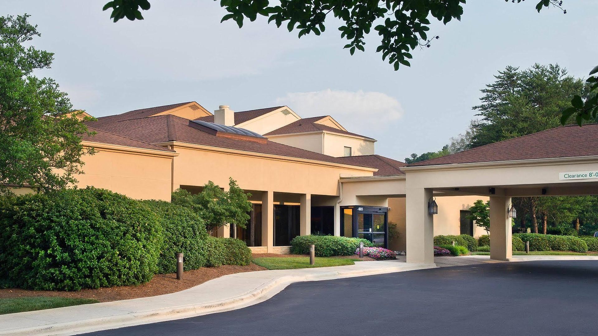 Courtyard Southpark Hotel