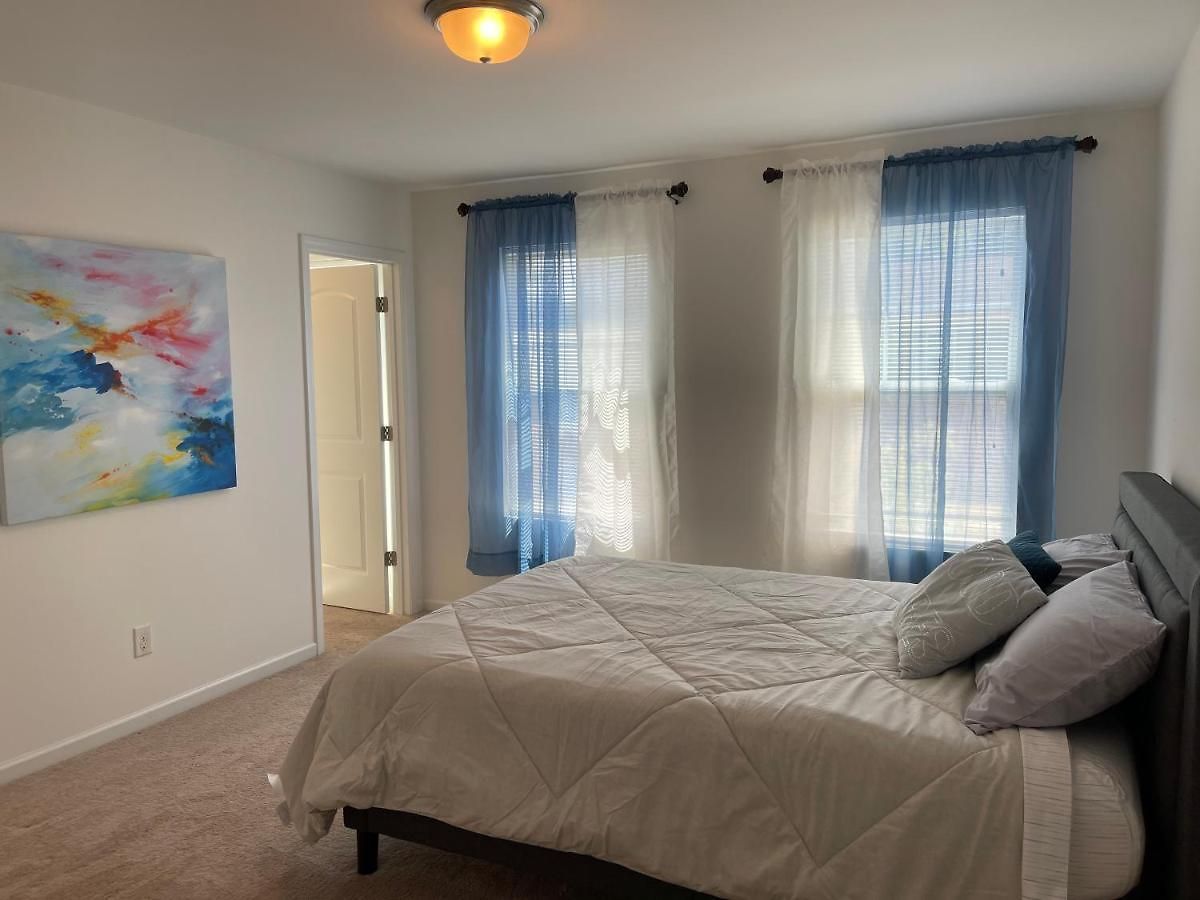 Spacious & Family Friendly 3br | 10 Min To Uptown Holiday home