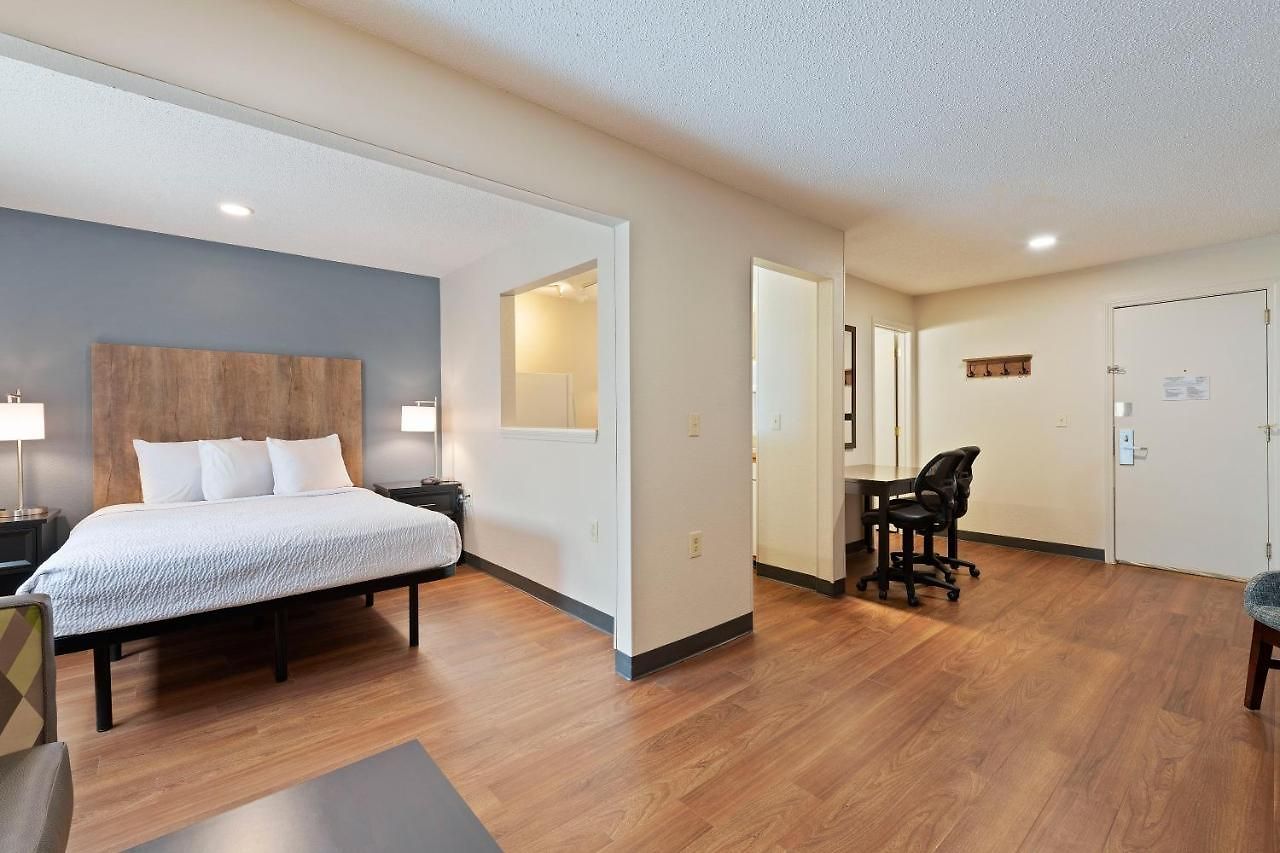 Extended America Select - - Place - E Mccullough Dr 2*