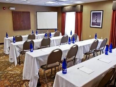 Hampton & Charlotte-airport Hotel