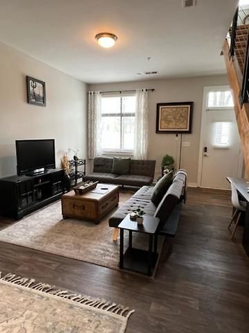 Uptown Townhouse -wifi-10 Min Walk To Spectrum Center Apartment