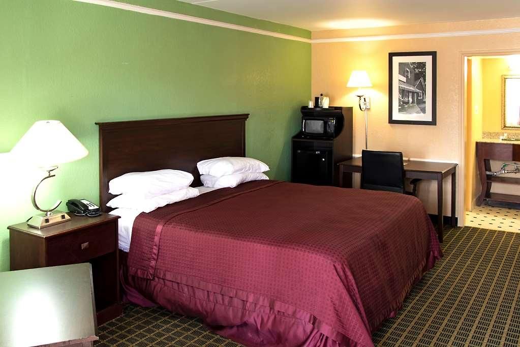 Americas Value 2* Charlotte