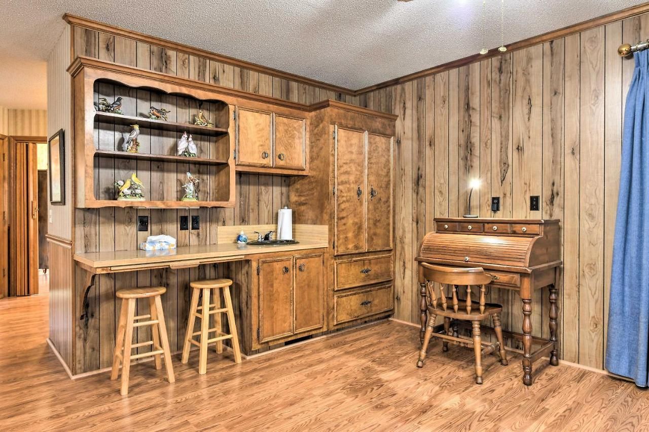 Cozy Retreat With Yard About 5 Mi To Dtwn Holiday home *