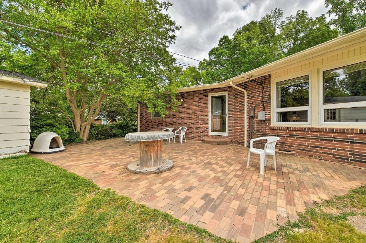 Cozy Retreat With Yard About 5 Mi To Dtwn Charlotte
