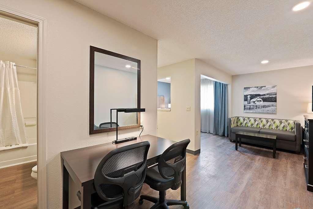 Extended America Select - - Place - E Mccullough Dr 2*