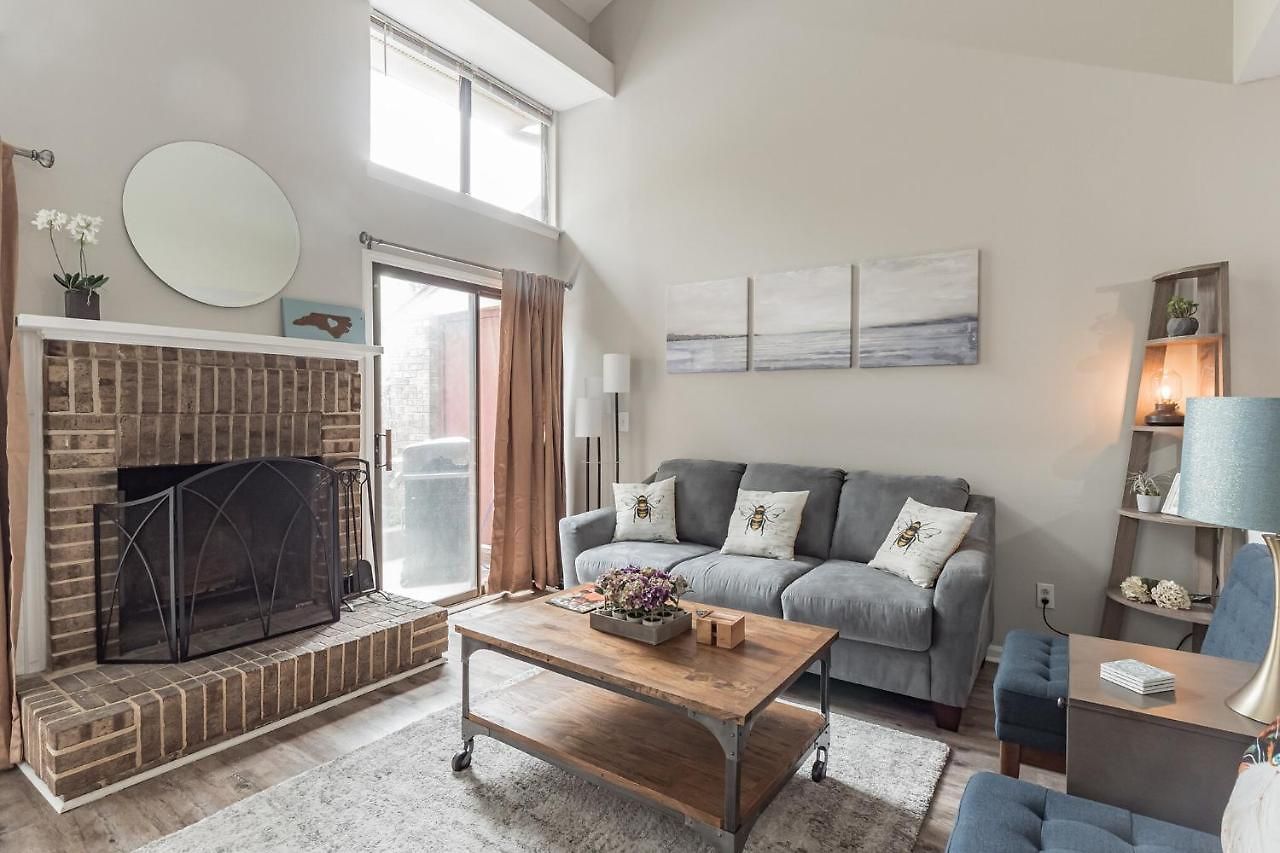 Modern Cozy Townhome