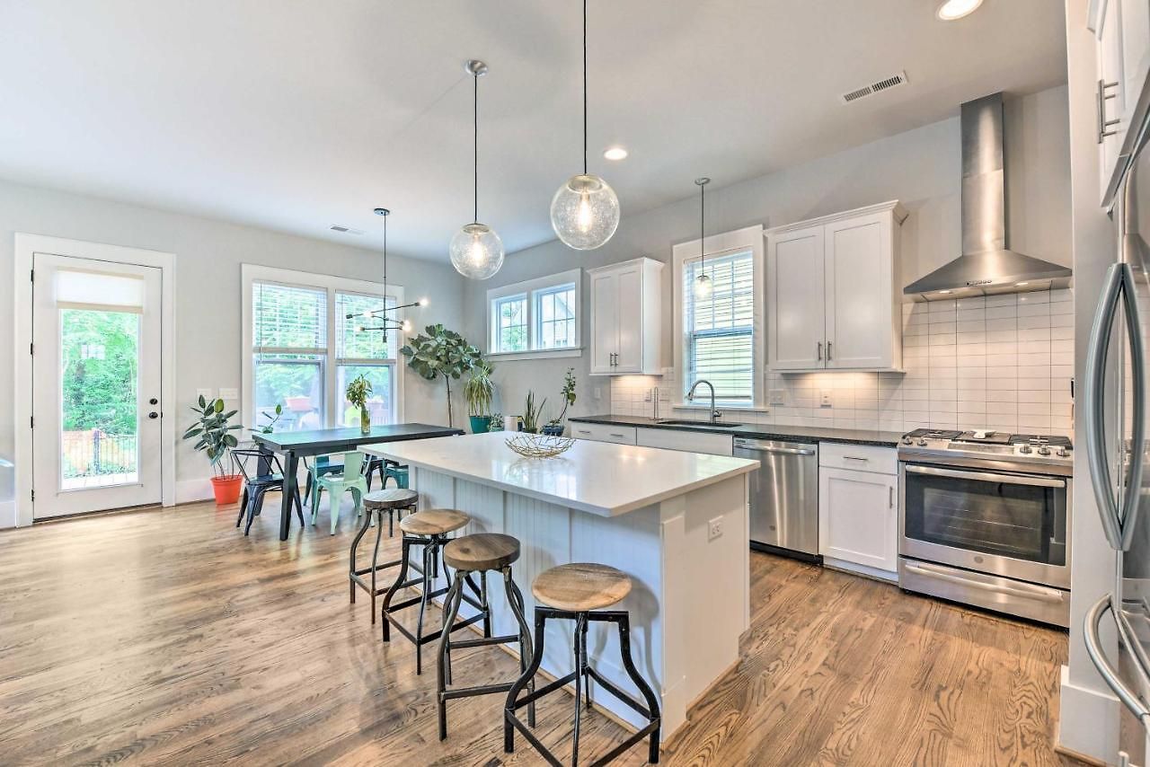 Modern ~ 4 Mi To Downtown! Holiday home