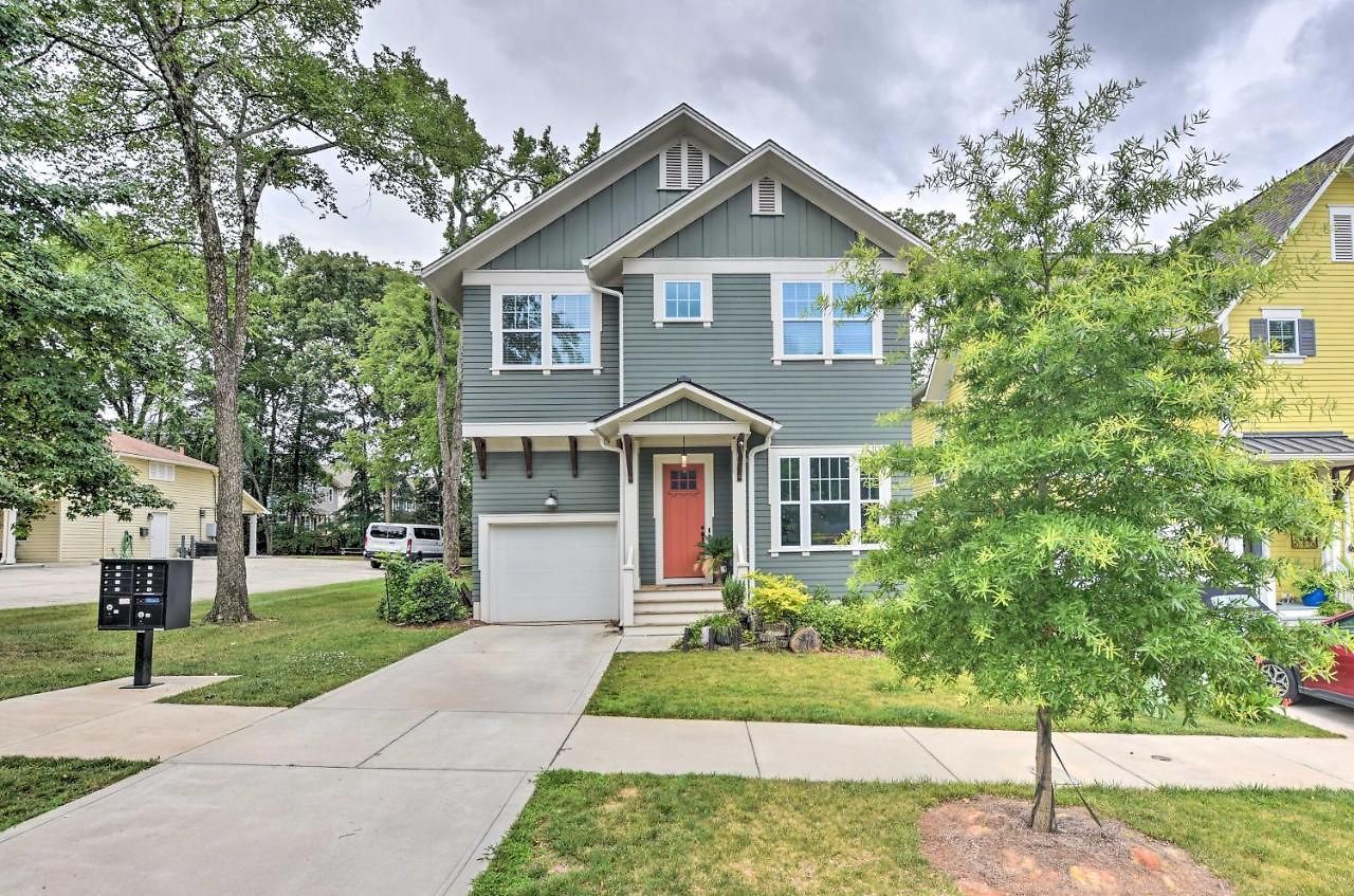 Modern ~ 4 Mi To Downtown! Holiday home