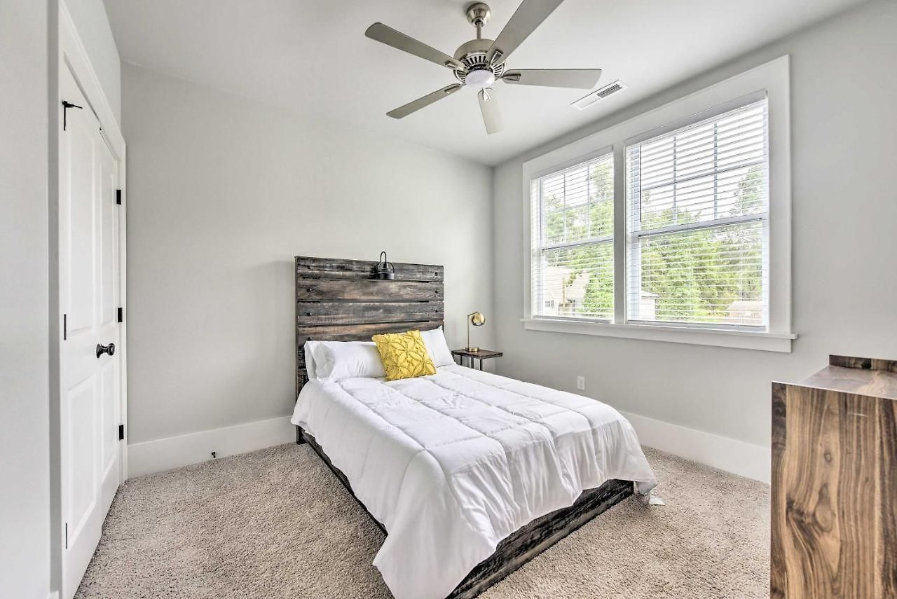 Holiday home Modern ~ 4 Mi To Downtown! *