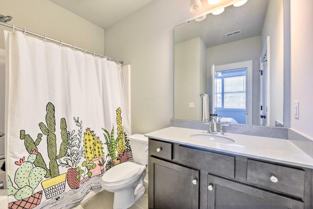 Modern ~ 4 Mi To Downtown! *