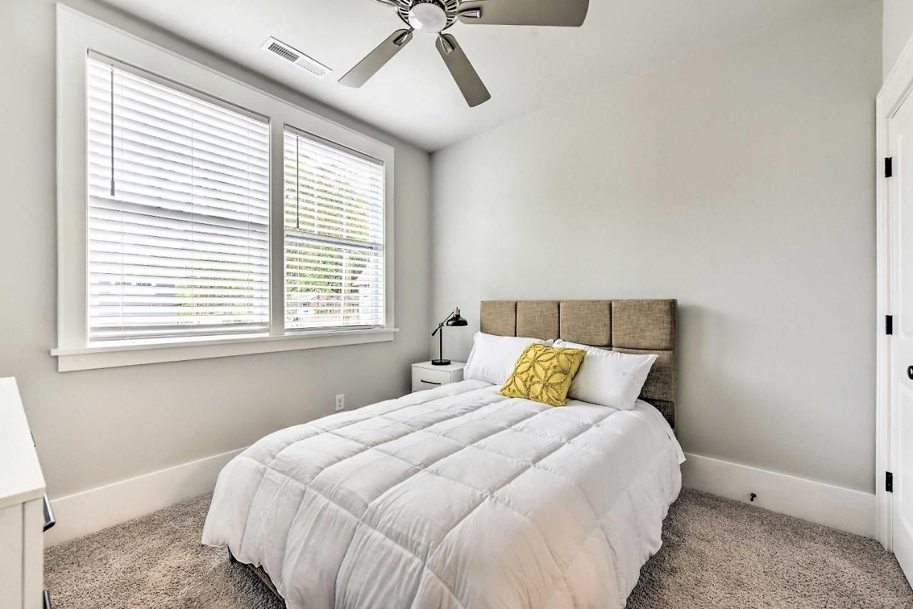 Modern ~ 4 Mi To Downtown! Holiday home