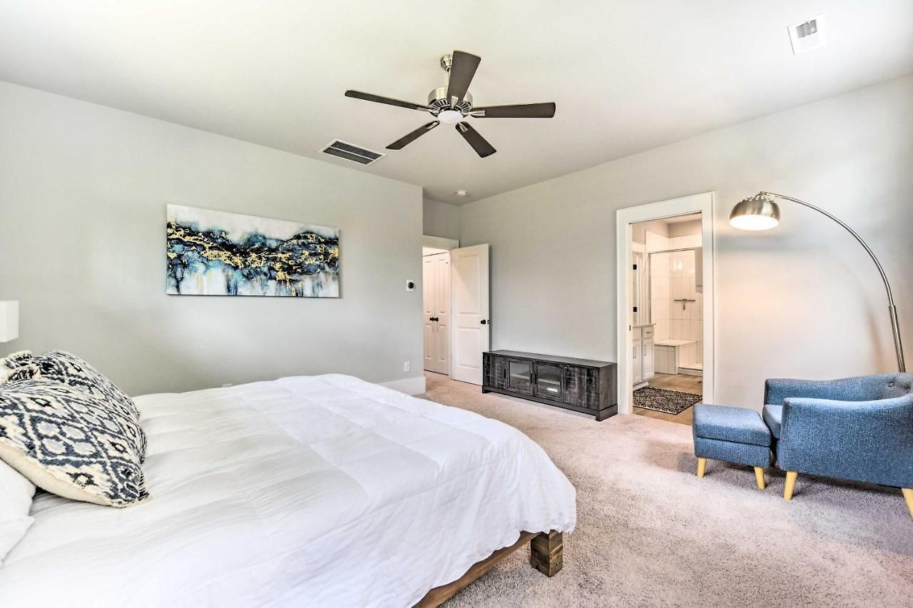 Modern ~ 4 Mi To Downtown! *