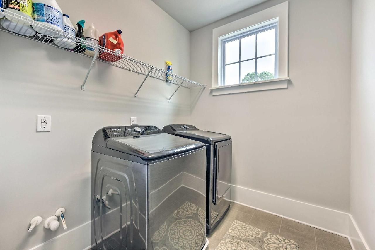 Modern ~ 4 Mi To Downtown! *
