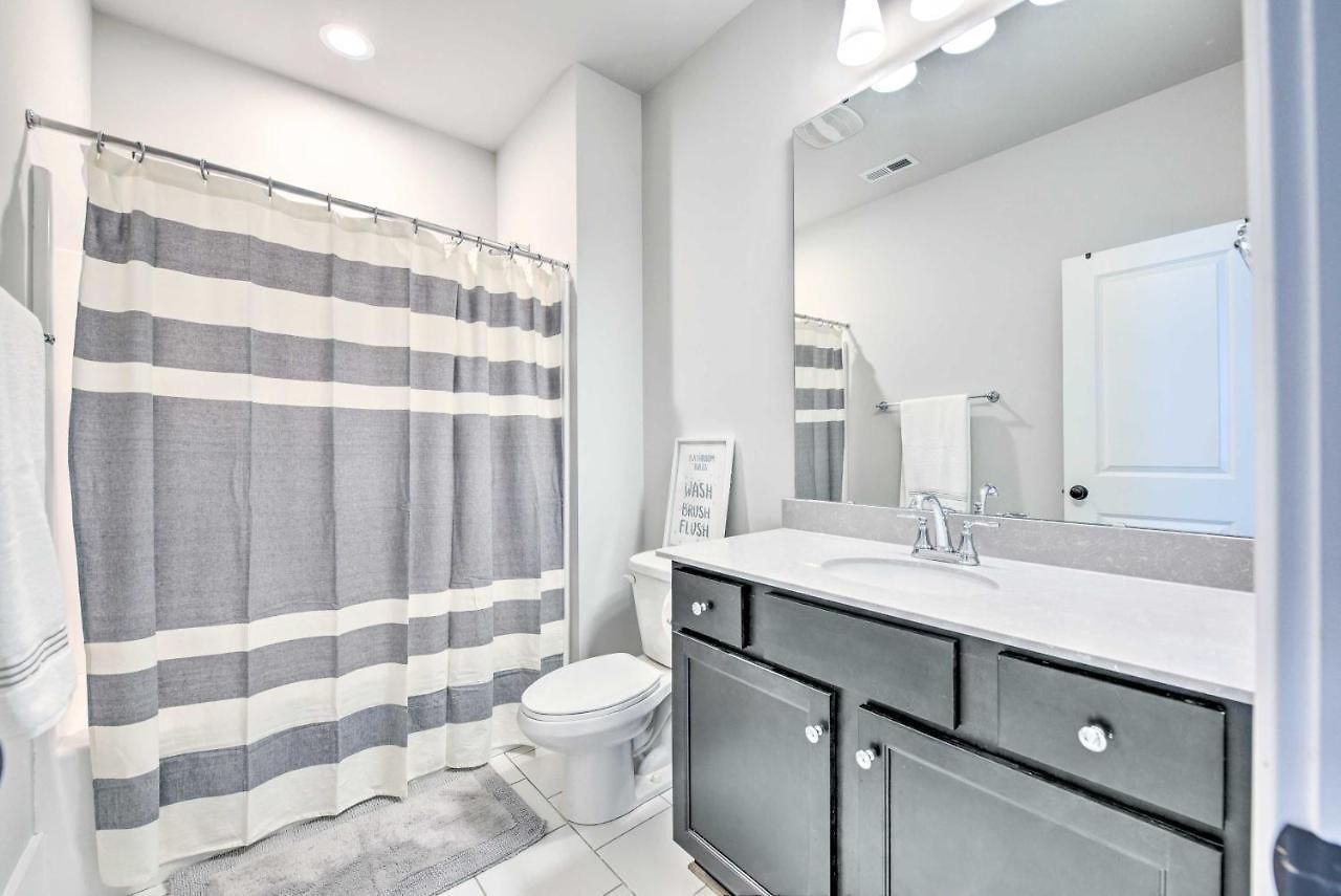 Holiday home Modern ~ 4 Mi To Downtown! *