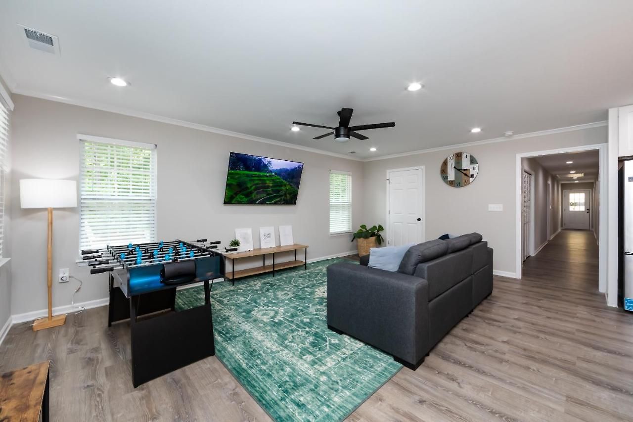 Brandnew Spacious 4 Bedroom House Minutes To Uptown Holiday home Charlotte